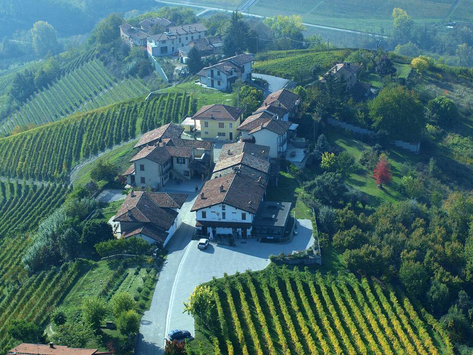 Bed and Breakfast La Rosa Dei Vini à Serralunga d'Alba Extérieur photo