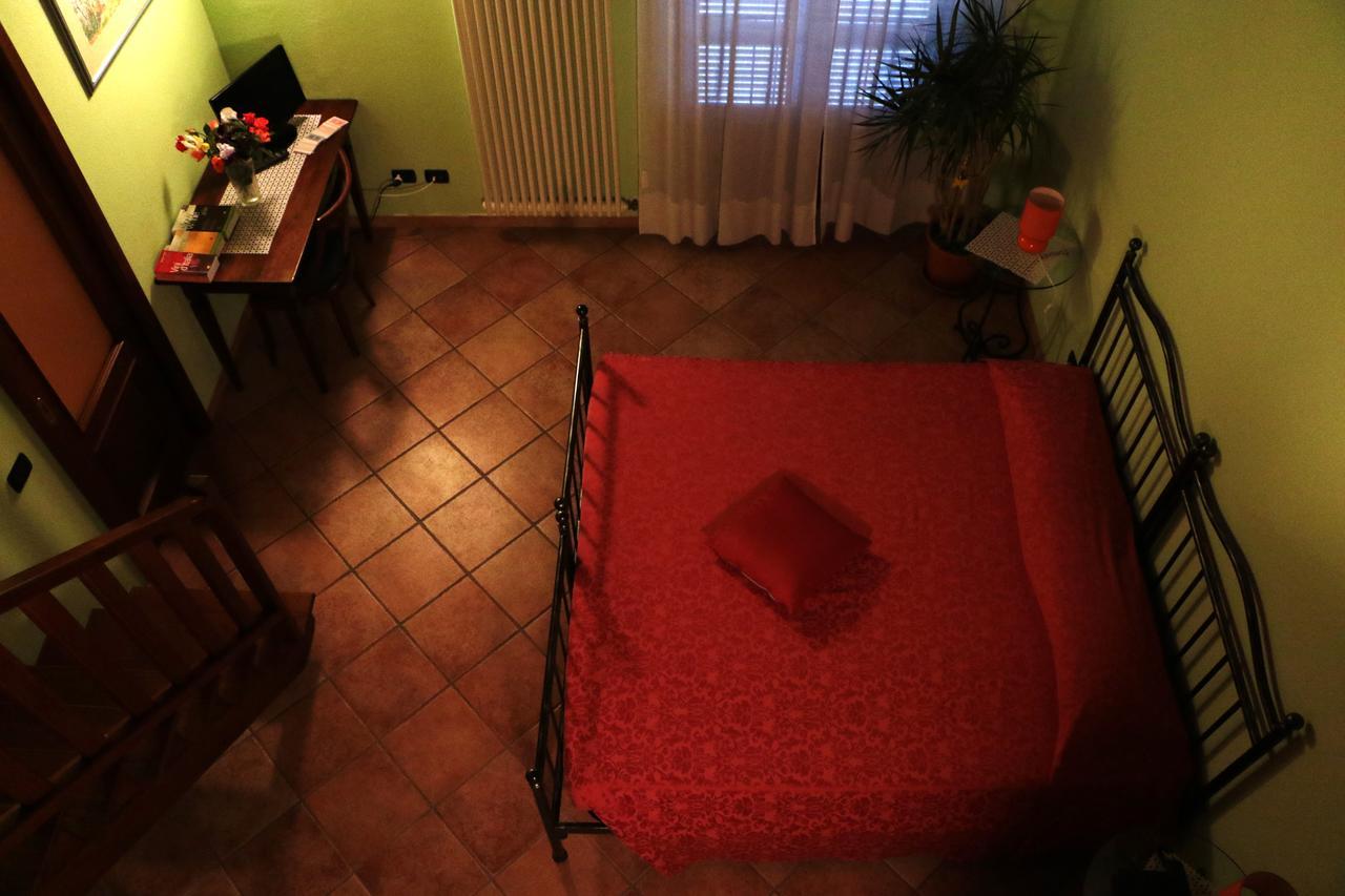 Bed and Breakfast La Rosa Dei Vini à Serralunga d'Alba Extérieur photo